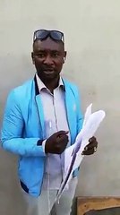 CE CITOYEN TAPE SUR LA TABLE PUIS CORRIGE LE CAMP DU POUVOIR ET DE L’OPPOSITION