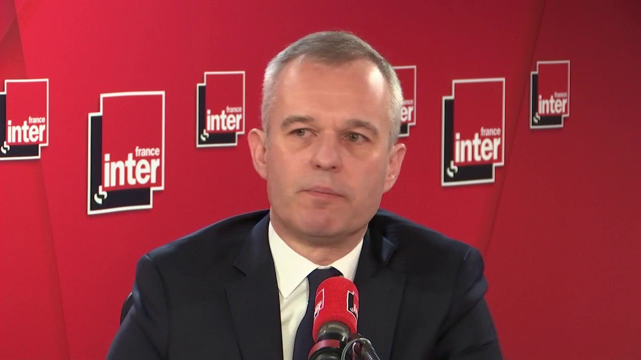 François de Rugy sur la taxe carbone : "La question de la fiscalité écologique -donc de la taxe carbone, qui coûterait 3 centimes de plus - est [encore] en débat"
