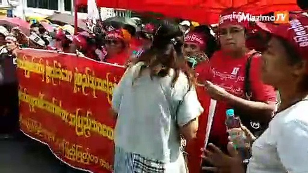 ရန္ကုန္ၿမိဳ႕ေတာ္ခန္းမေရွ႕တြင္ အေျခခံဥပေဒ ျပင္ဆင္ေရး ေထာက္ခံပြဲ ျပဳလုပ္