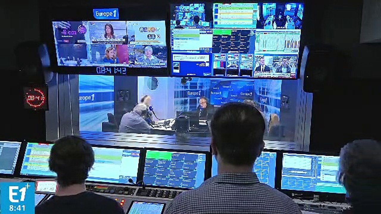 Jean Lassalle au salon de l’Agriculture : "Emmanuel Macron est un amateur, il n’est resté que 14h30 alors que je reste huit jours et que je dors avec les cochons" (Canteloup)