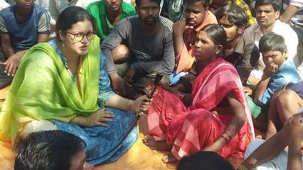 Why Renu Desai Turned Anchor For Sakshi? | Oneindia Telugu