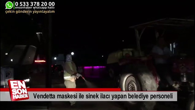Vendetta maskesi ile sinek ilacı yapan belediye personeli