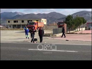 Ora News - Lezhë, qëllohet me armë zjarri drejt një automjeti