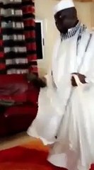 Yahya Jammeh se moque de Macky Sall avec sa nouvelle danse : "Yahya noy moyto Macky Sall... Oh"