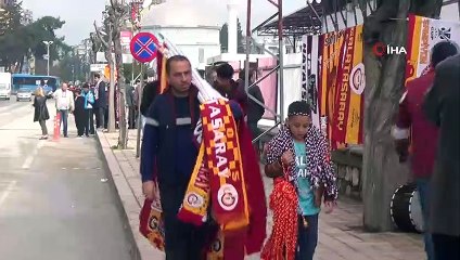 Hataysporlu taraftarlar dev maça hazır