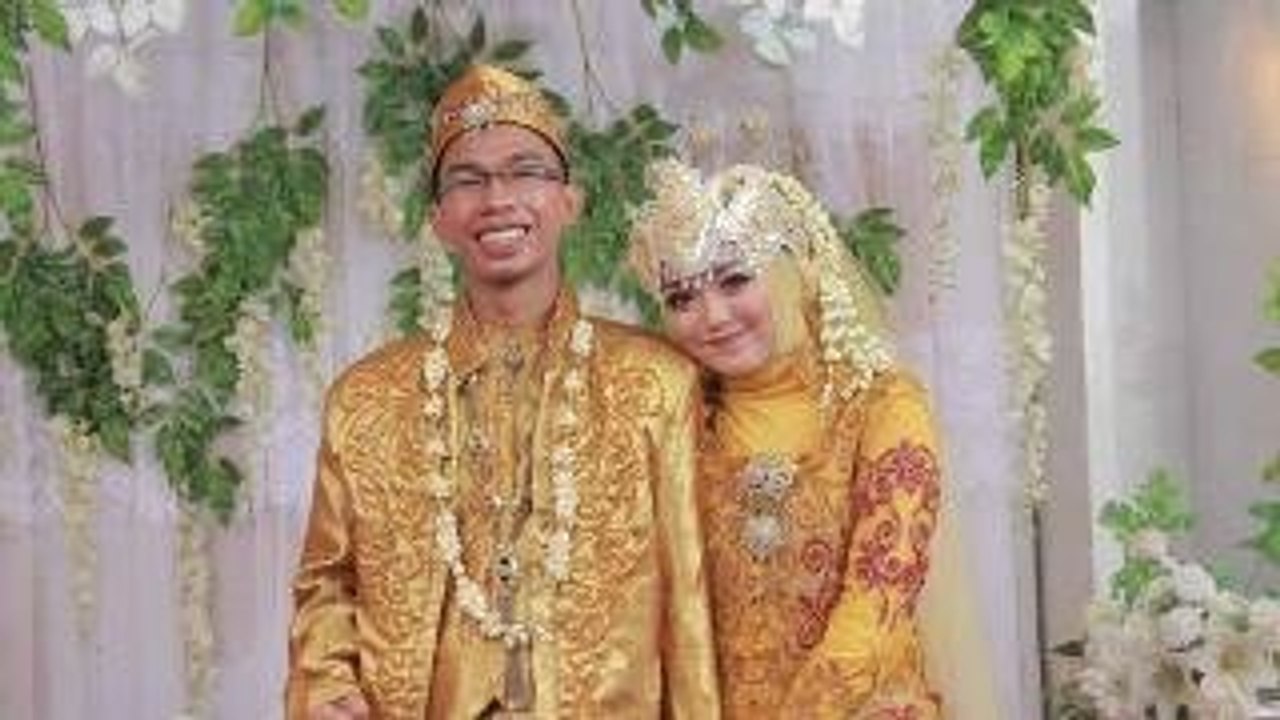 Perang Komen Berujung Kawin