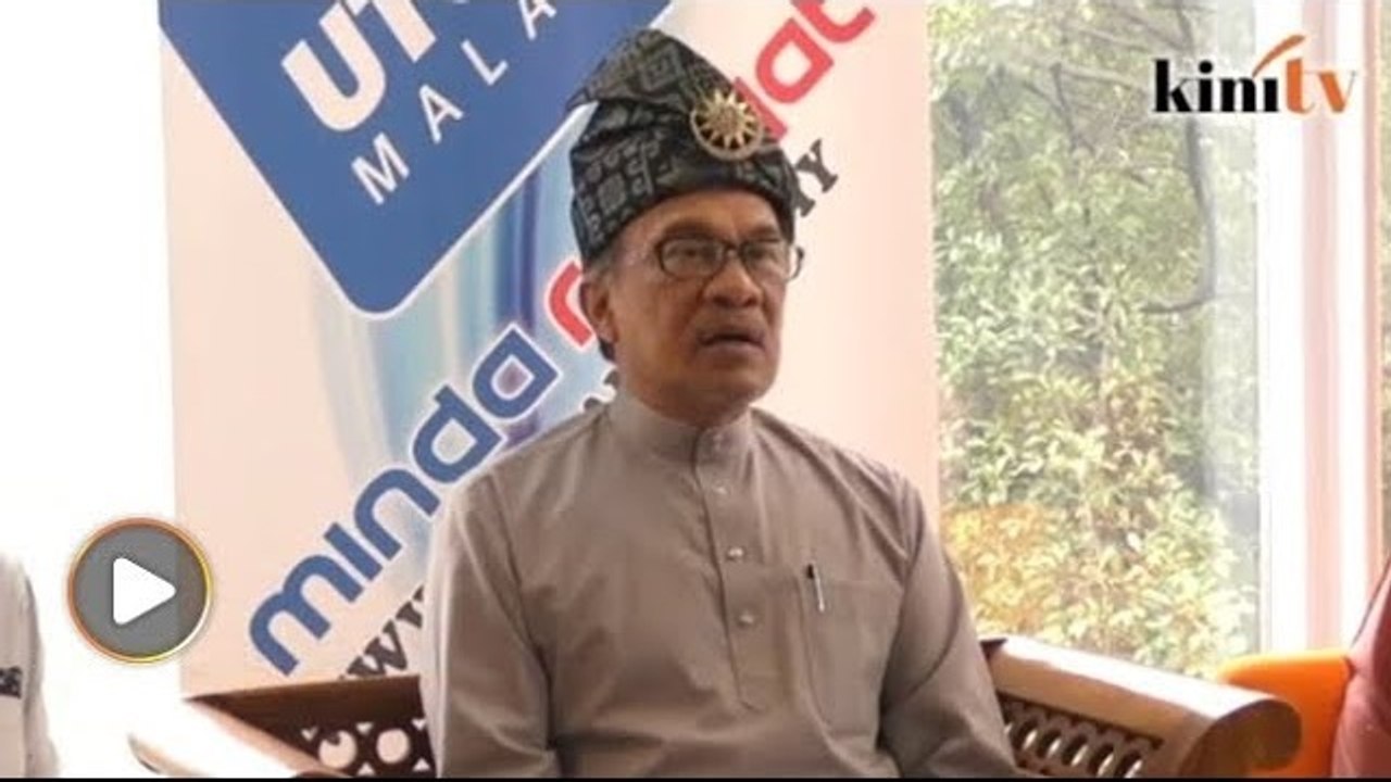 Anwar ada bukti PAS bayar Clare