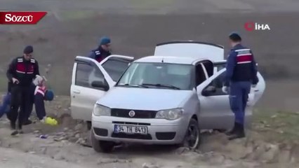 Ön koltukta oturan iki kişiyi vurarak kaçtı