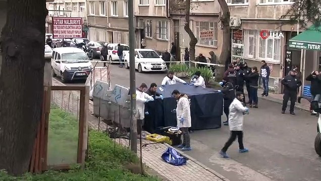 Kadıköy Acıbadem'de bulunan ve bir kadına ait olduğu iddia edilen iki bacak cenaze aracına konularak Adli Tıp Kurumu Morgu'na gönderildi.