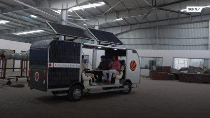 Estudantes indianos desenvolvem ônibus movido a energia solar