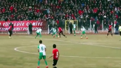 El Maradona nigeriano da la vuelta al mundo con este golazo