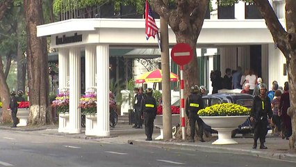 하노이 첫 만남 임박...긴장감 도는 회담장 / YTN