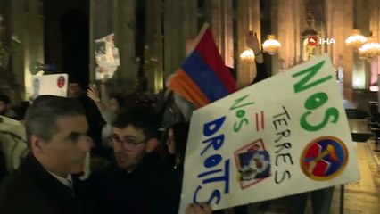 - Paris’te Hocalı Katliamı anma etkinliğine Ermenilerden saldırı