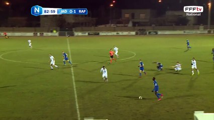 Très belle tête de CAMARA mais DESMAS était sur la trajectoire.