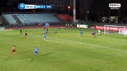 Le ballon qui passe juste à côté du but!