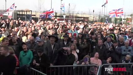 Ezra Levant tells Tommy Robinson fans- 'YOU are the media!'