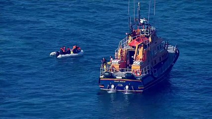 Migrants on dinghy are rescued on English channel