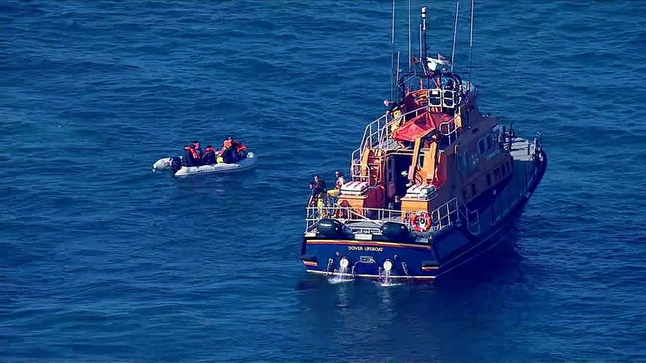 Migrants on dinghy are rescued on English channel