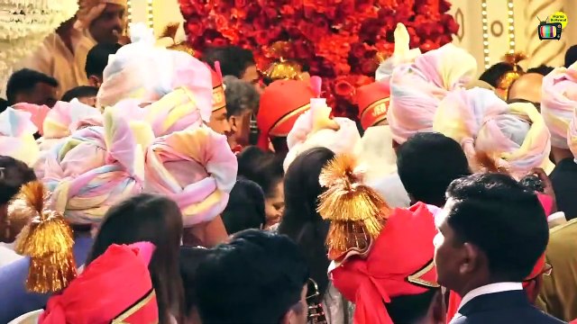 Ambani Family gives GRAND Welcome to Dulha Anand Piramal At Isha Ambanis MARRIAGE