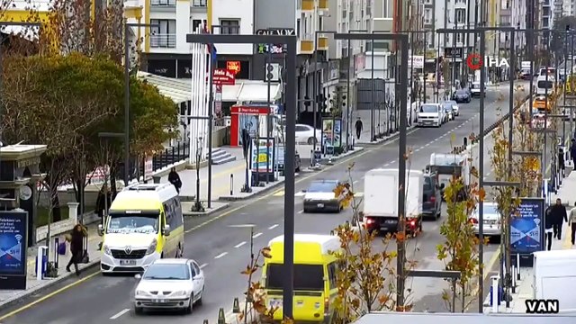 Van ve Bitlis’teki trafik kazaları mobese kameralarına takıldı