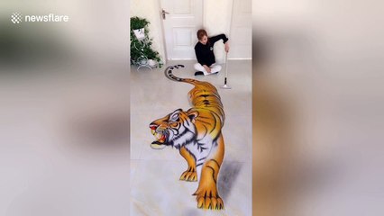 Talented Chinese woman creates vivid animals out of sand