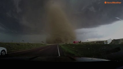 Скачать видео: AccuWeathers US tornado forecast shows 4 states face the highest risk this year