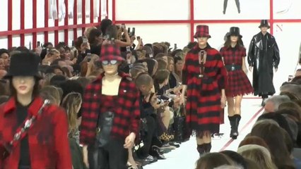 Fashion week : la femme selon Dior et Saint Laurent