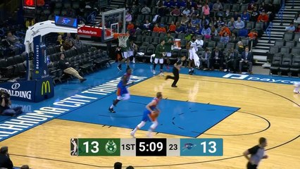 Michael Qualls with the huge dunk!