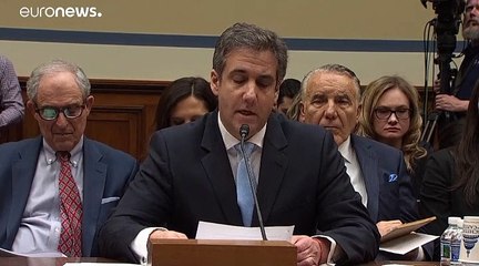 Trump "é um racista, vigarista e uma fraude"