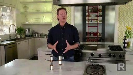 SALT AND PEPPER GRINDER