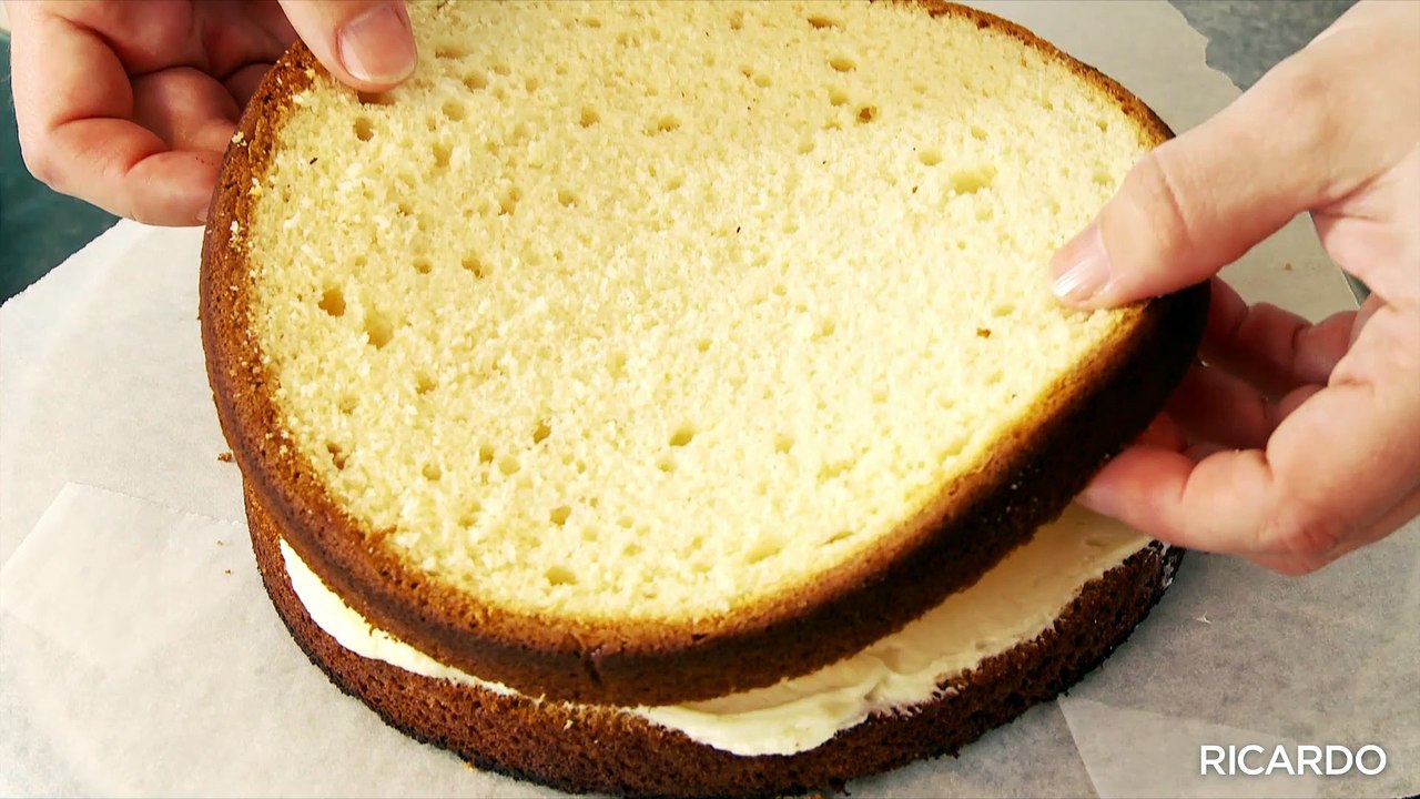 Icing a Cake like a Pro