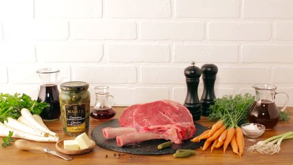 Côtes de bœuf au vin rouge et persillade aux cornichons