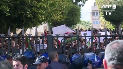 Des centaines d'étudiants rassemblés à Alger contre un 5e mandat de Bouteflika