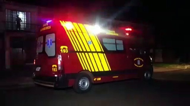 Homem fica ferido ao cair de telhado de residência