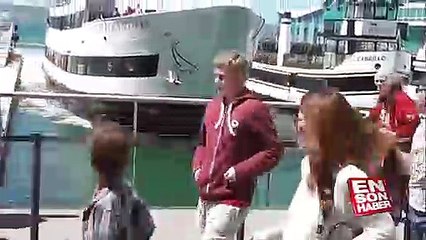 Hızını alamayan gemi iskeleye çarptı