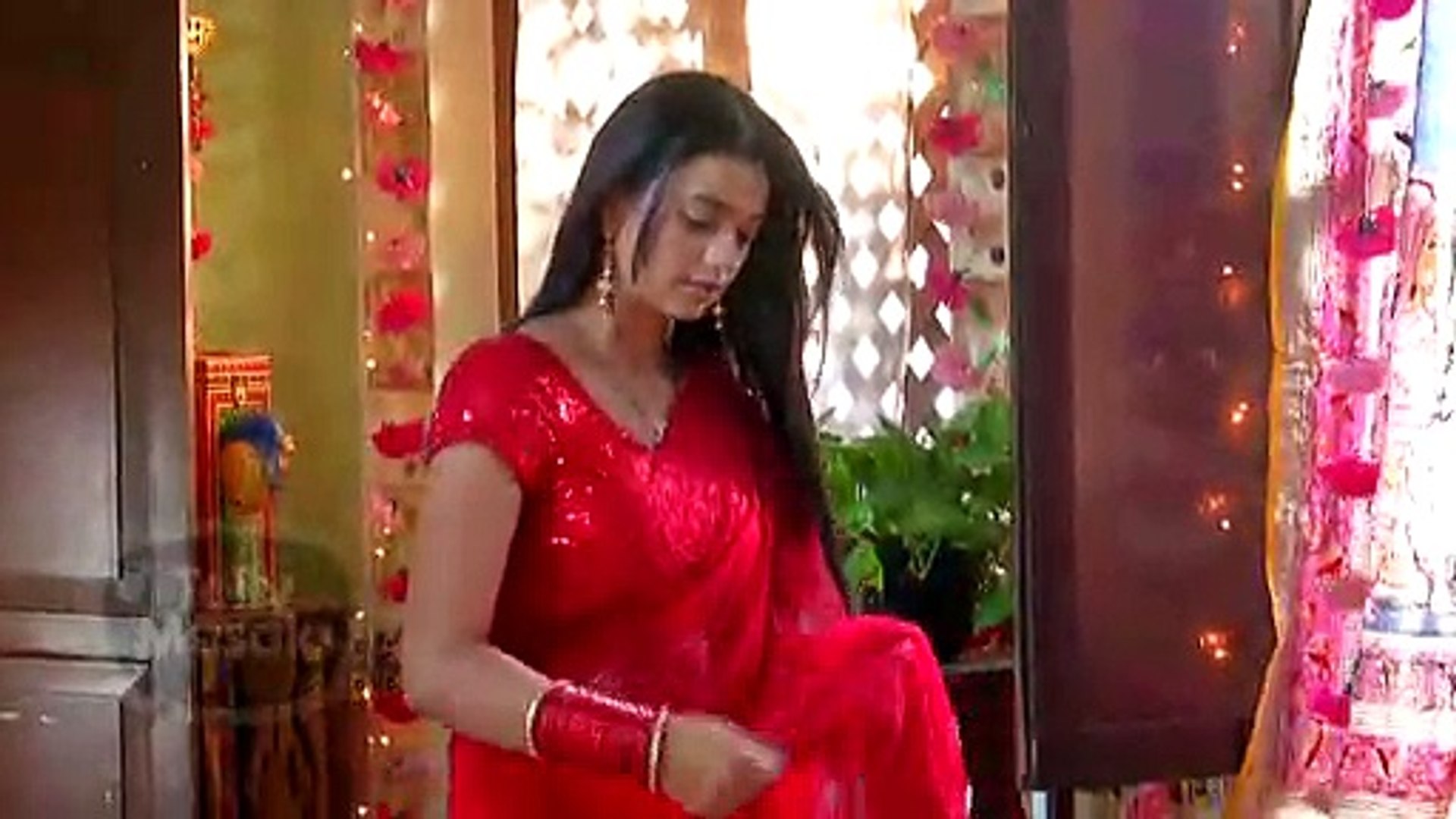 Dhanak And Raghu Romantic Moment In The Show Gathbandhan