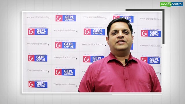 Buy or Sell | Stay stock specific; buy Divis Labs, sell Aurobindo Pharma