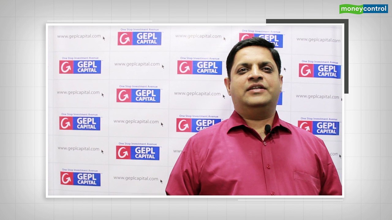 Buy or Sell | Stay stock specific; buy Divis Labs, sell Aurobindo Pharma