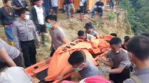 Seis muertos y 35 desaparecidos por el hundimiento de un mina en Indonesia