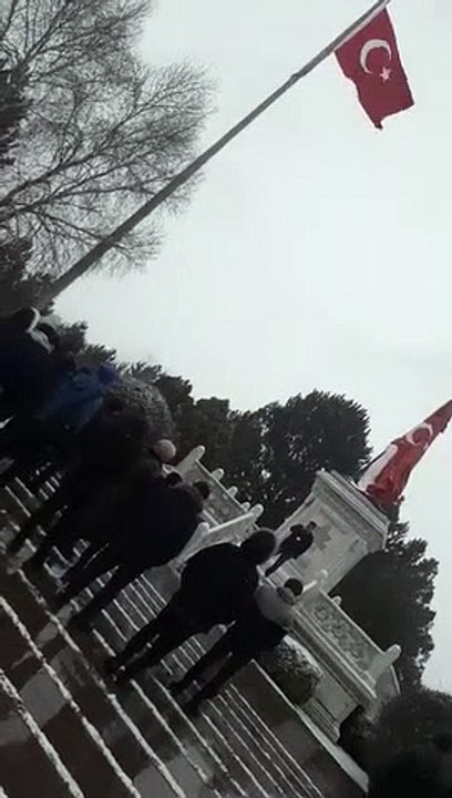 habib akalın şehitler tepesi boş değil biri var bekliyor şiiri habib akalın yorumuyla