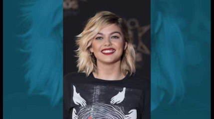 Louane dévoile un nouveau look blond platine au défilé Dior