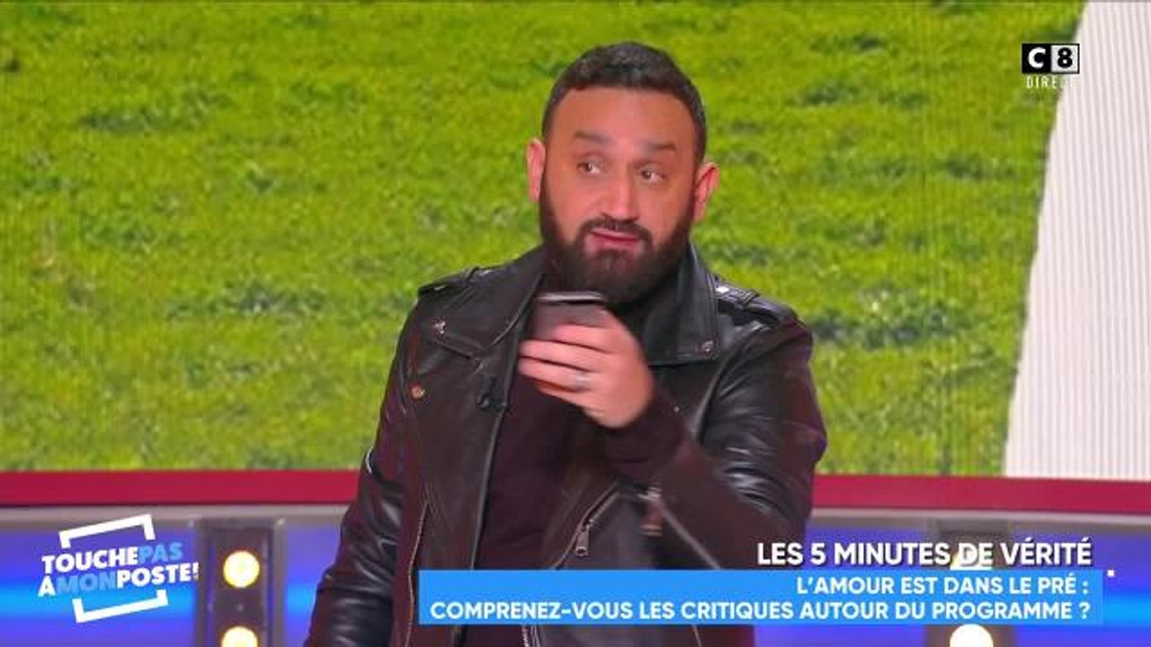 Critiquée de toutes parts, Karine Le Marchand envoie un SMS à Cyril Hanouna pour se défendre