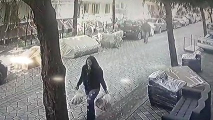 Önce Taciz, sonra Tokat! Kadın Öğretmene Saldırı Kamerada