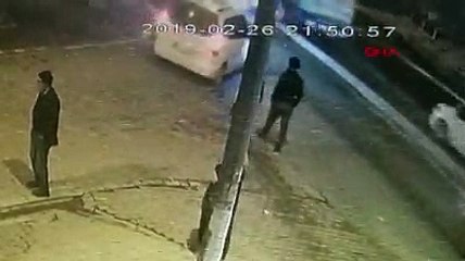 Kendisine korna çalan araca ateş etti