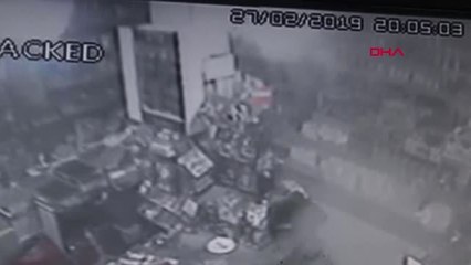 İstanbul- Oyuncak Silahla Oynarken Karşısında Soyguncuları Görünce..