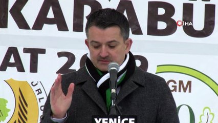 Tarım ve Orman Bakanı Bekir Pakdemirli, fidan dağıtımı ve sektör toplantısına katıldı