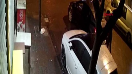 İstanbul Hırsızların Kaçarken Düşürdüklerini Yoldan Geçenler Aldı