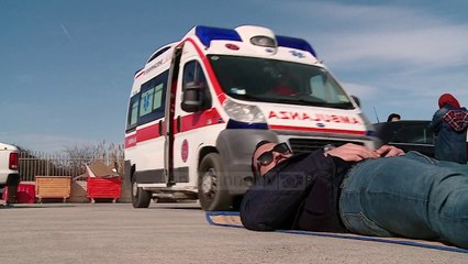 Në shtëpinë tonë/ Si duhet të veprojnë shoferët e makinave kur shohin një Autoambulancë?