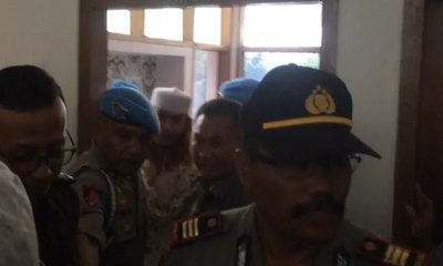 Download Video: Habib Bahar Bin Smith Jalani Sidang Perdana di PN Bandung