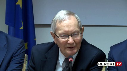 Télécharger la video: Përgjimi i Dakos, eurodeputeti Kelam: Rastet sporadike nuk ndikojnë rezultatin e zgjedhjeve